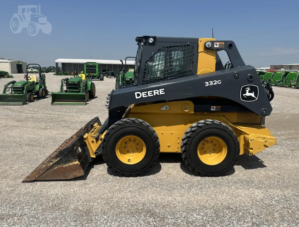 2023 Deere 332G