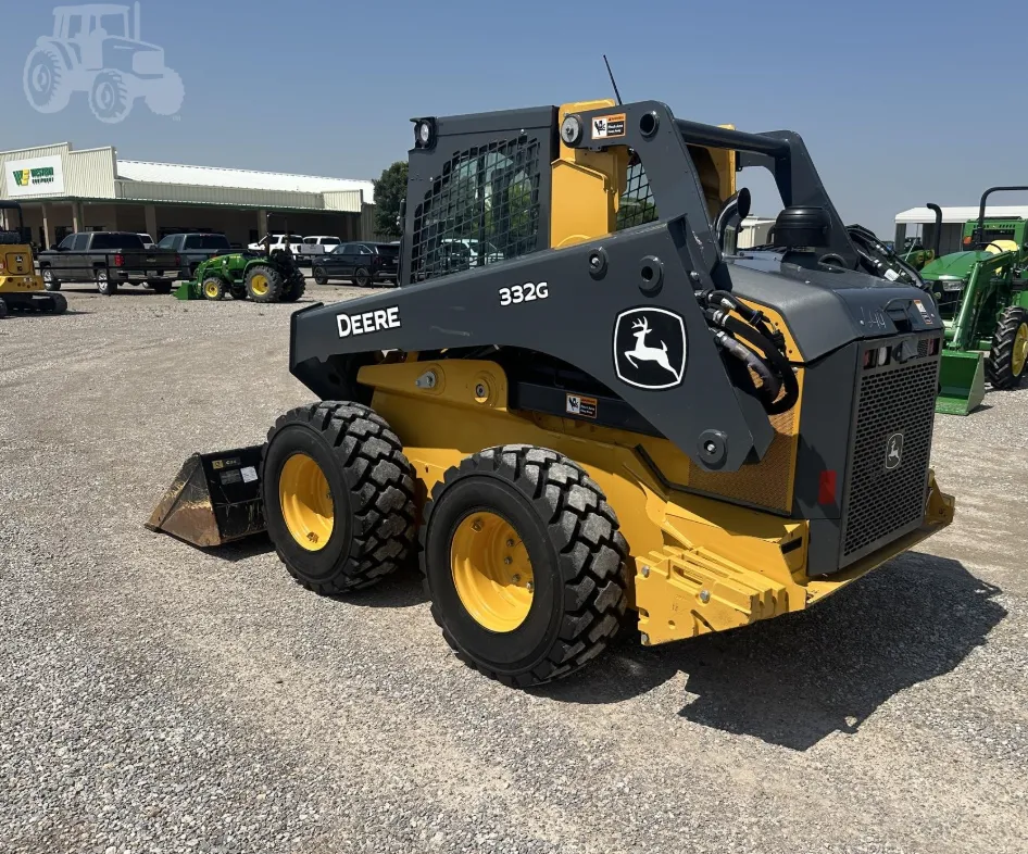 2023 Deere 332G