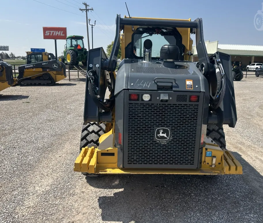 2023 Deere 332G