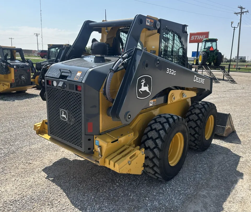 2023 Deere 332G