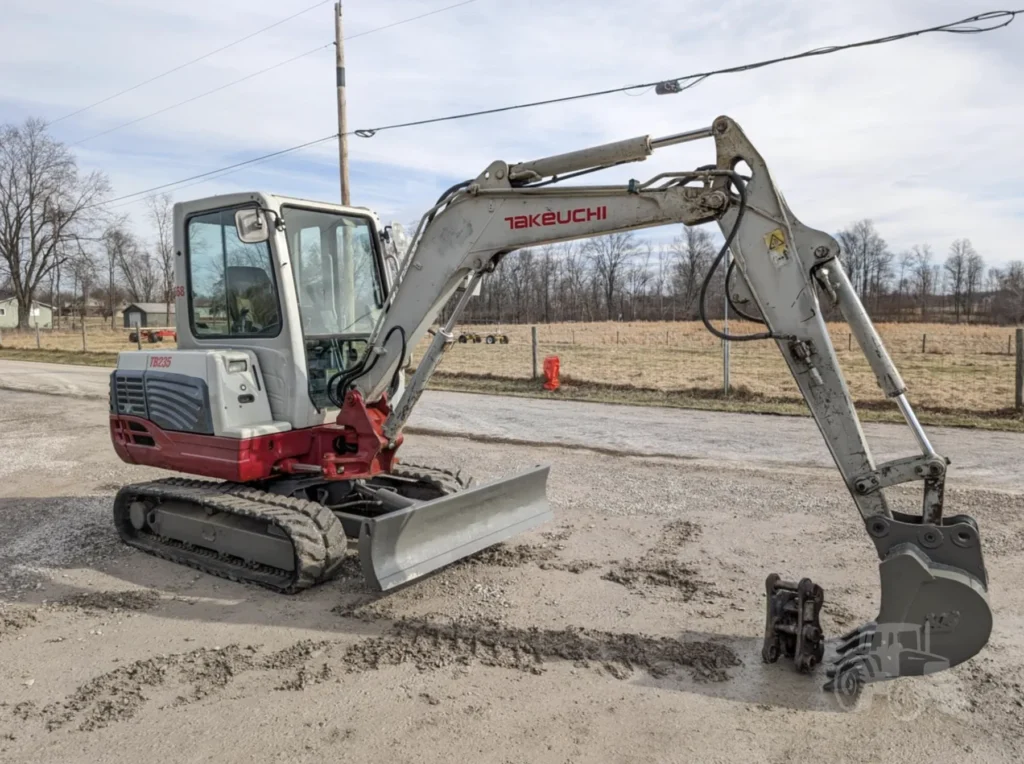 2011 Takeuchi TB235